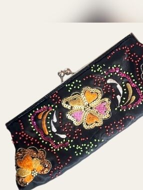 🏵Vintage 90s Beaded Clutch